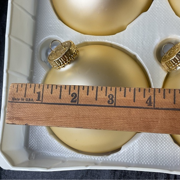 Designers Studio 4 Hand Crafted Glass Gold
Ornaments - With Box - Picture 3 of 3